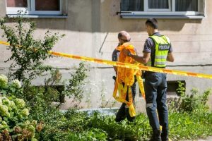Prie Klaipėdos daugiabučio – jauno vyro kūnas: įtariama, kad iškrito pro aštunto aukšto buto langą