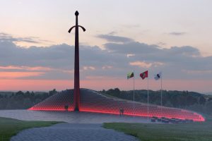 Siūlo užbaigti Lietuvos partizanams skirto memorialo statybas Kryžkalnyje