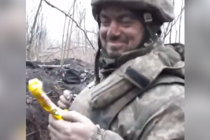 Ir kare – optimistai: kaip Ukrainos kariai švenčia gimtadienį apkasuose