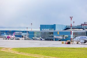Lietuvos oro uostai prašo papildomai tikrinti Vilniaus ir Palangos kuro bazių operatorių