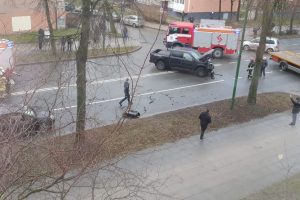 Skaudi žinia: per avariją pavojingoje Klaipėdos sankryžoje sužalota moteris neišgyveno