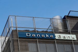 Pinigų plovimo skandalas: kaltinimai pateikti 10 buvusių „Danske Bank“ vadovų