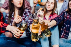 Prieš nealkoholinius gėrimus nepilnamečiams – parašais