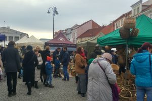 Per šventes į Vilniaus senamiestį plūstantys žmonės į galerijas užeina retai