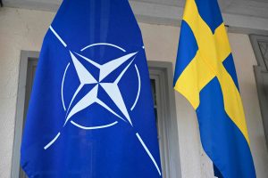 Apklausa: dauguma švedų mano, kad jų šalis per daug paaukojo dėl narystės NATO