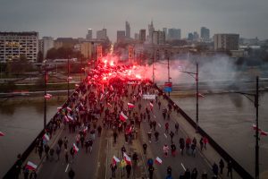 Lenkijoje per Nepriklausomybės dienos eiseną ultradešinieji susirėmė su policija