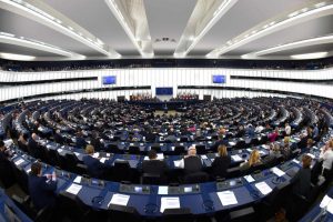 Tyrimas: ar Lietuvos europarlamentarai susiduria su interesų atstovavimo dilema?