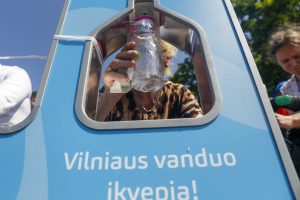 „Vilniaus vandenys“ kviečia gaivintis iš mieste įrengtų nemokamų vandens gertuvių