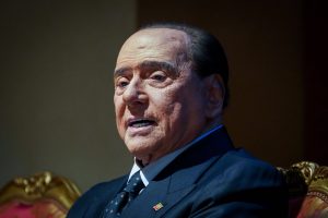 Ligoninėje gydomas S. Berlusconi sako nepasiduosiantis