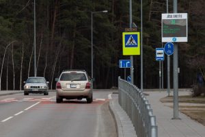 Greičio matavimo stendas vairuotojus drausmins komplimentais