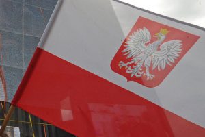 Katynės memoriale nukabinta Lenkijos vėliava