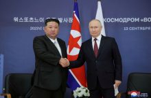 Pietų Korėjos gynybos ministras: Šiaurės Korėja jau išsiuntė Rusijai 7 tūkst. konteinerių šaudmenų