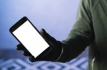 Iš parduotuvės Vilniuje pavogta 30 mobiliųjų telefonų: sulaikyti trys įtariamieji