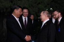 JAV: Kinija negali siekti geresnių santykių su Vakarais ir kartu remti Rusiją