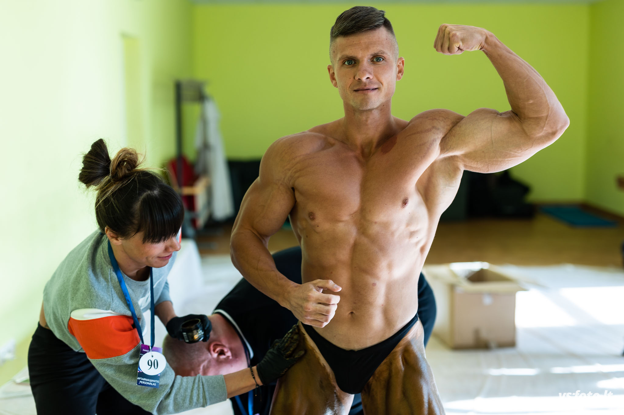 Sportowcy Lietuvos demonstrują swoje mięśnie przed wyjazdem za granicę