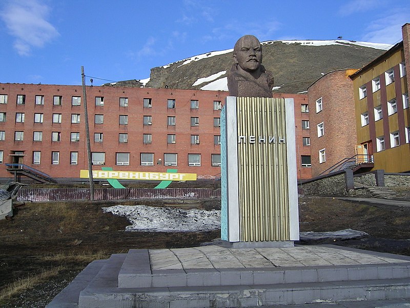 Podnóże Kremla na norweskiej ziemi: kopalnie węgla to tylko przykrywka