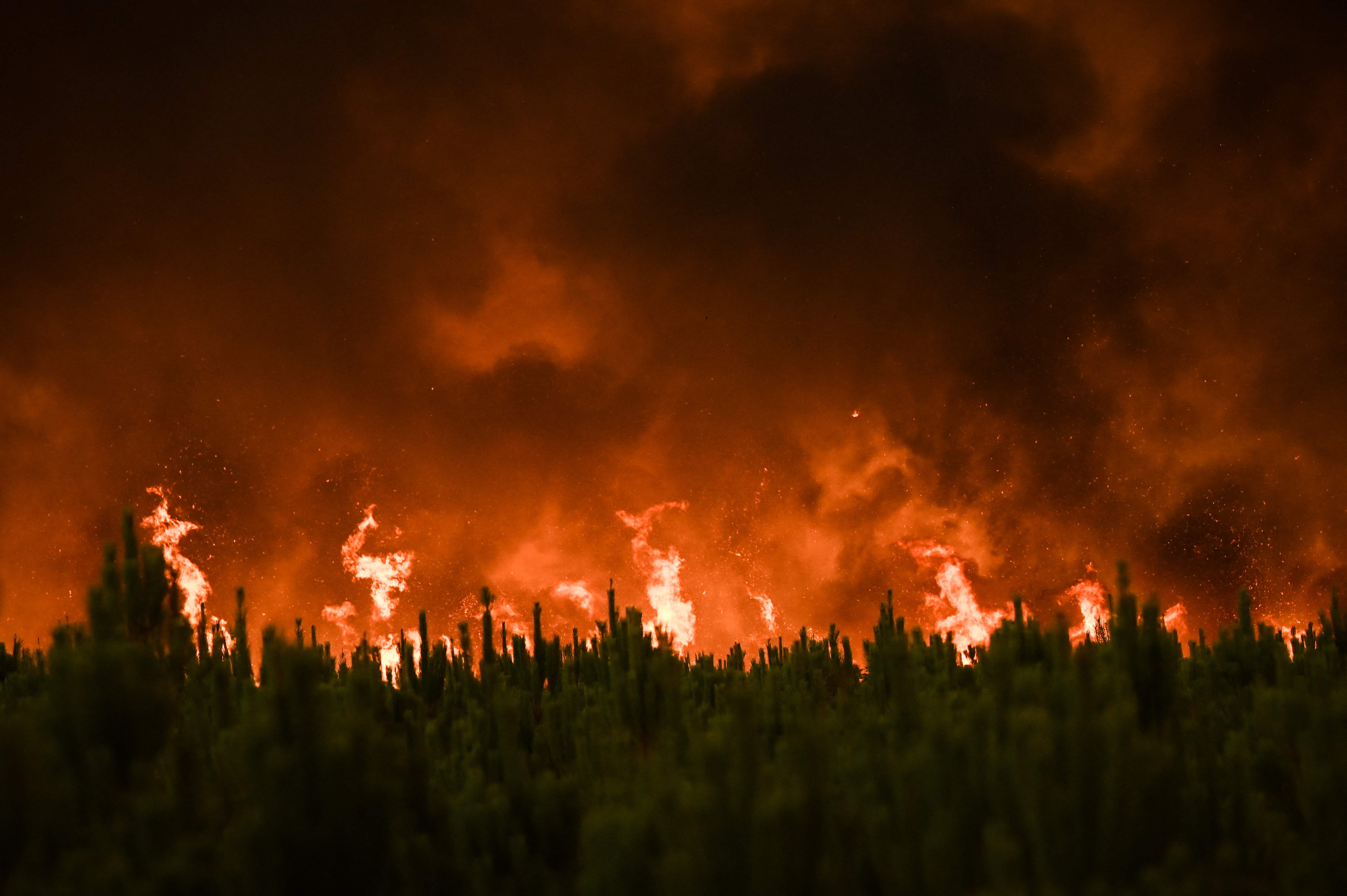 E. Macron: altri cinque Paesi dell’Ue vengono in aiuto della Francia per combattere gli incendi boschivi
