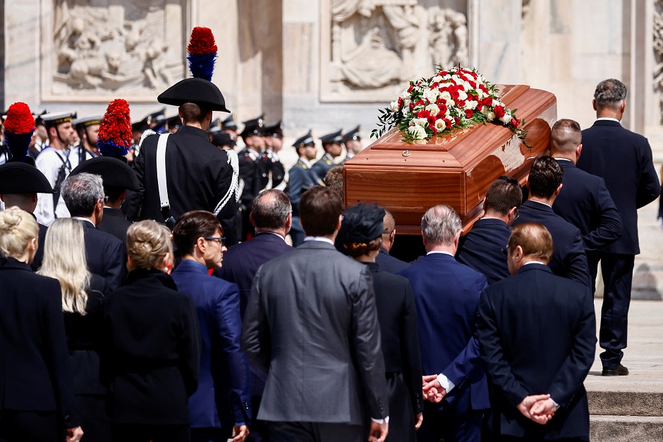 Si svolgono a Milano i funerali nazionali di S. Berlusconi