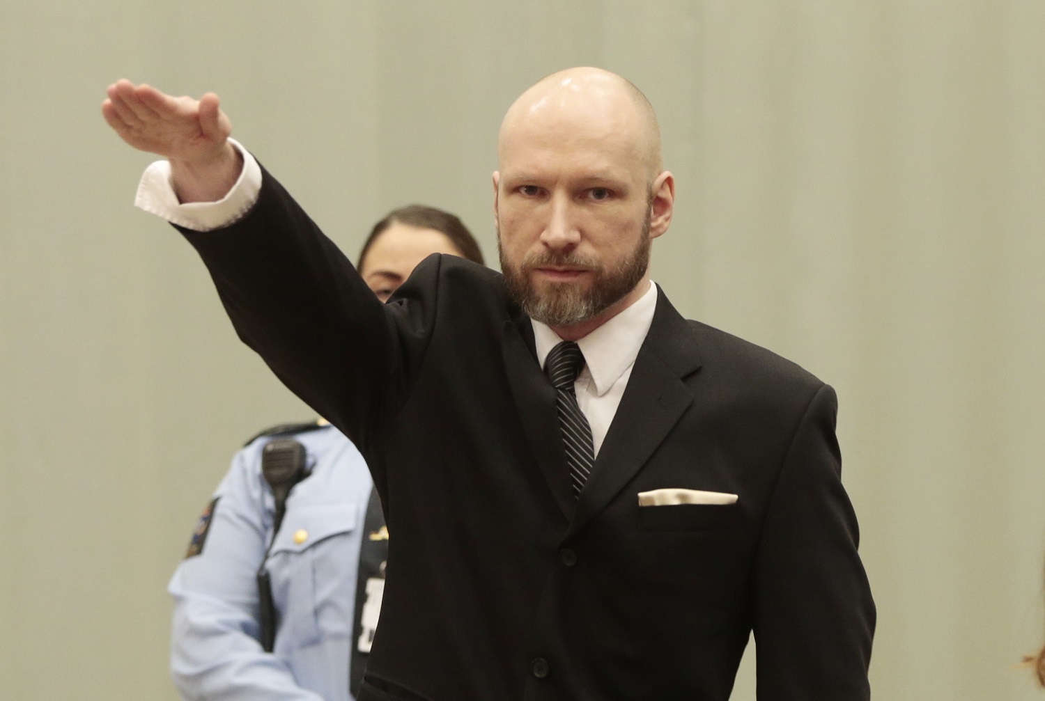 10 år etter massakren i Norge, søker Breivik prøveløslatelse