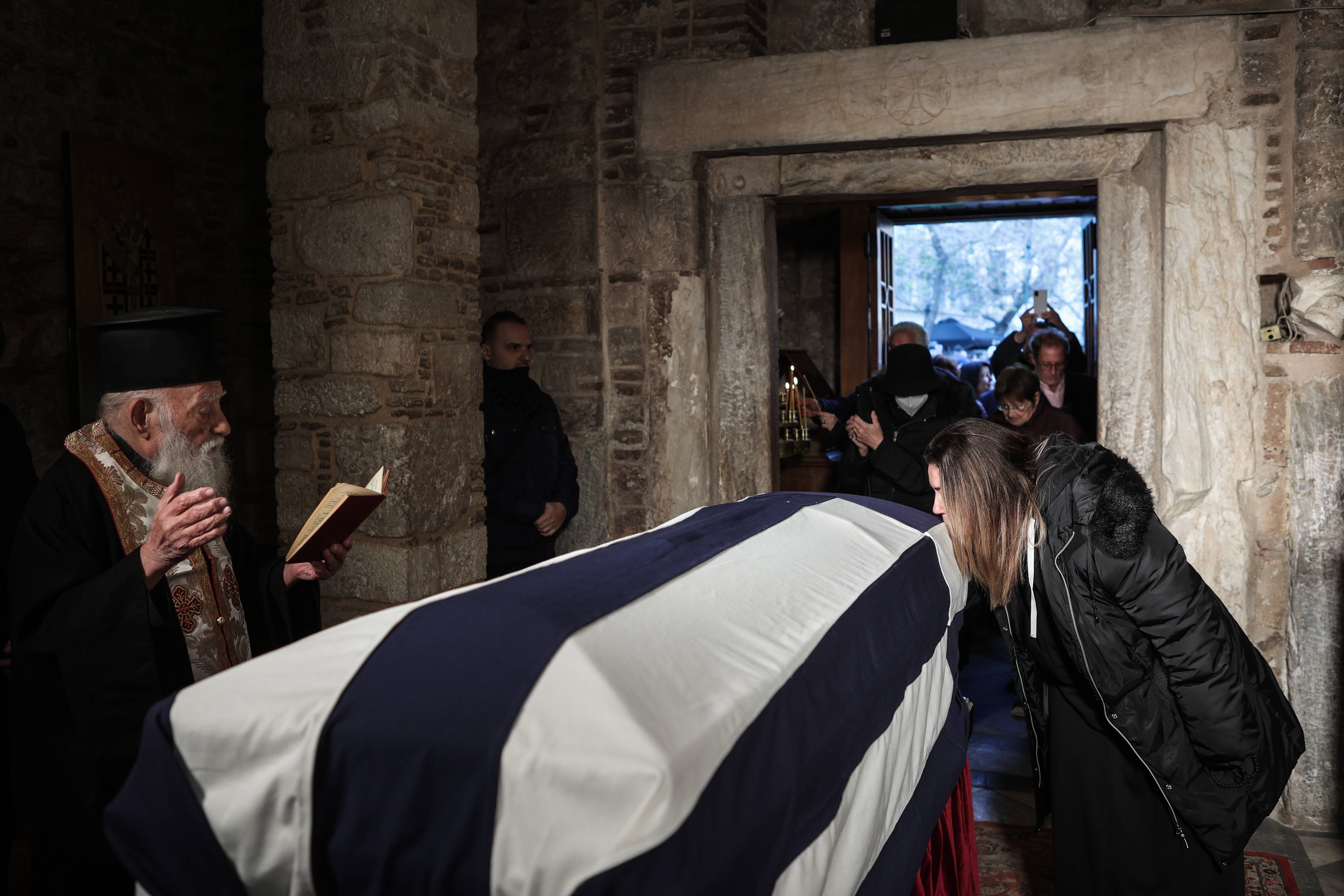 Kongefamilien samles til begravelsen til den siste greske kongen, Konstantin II