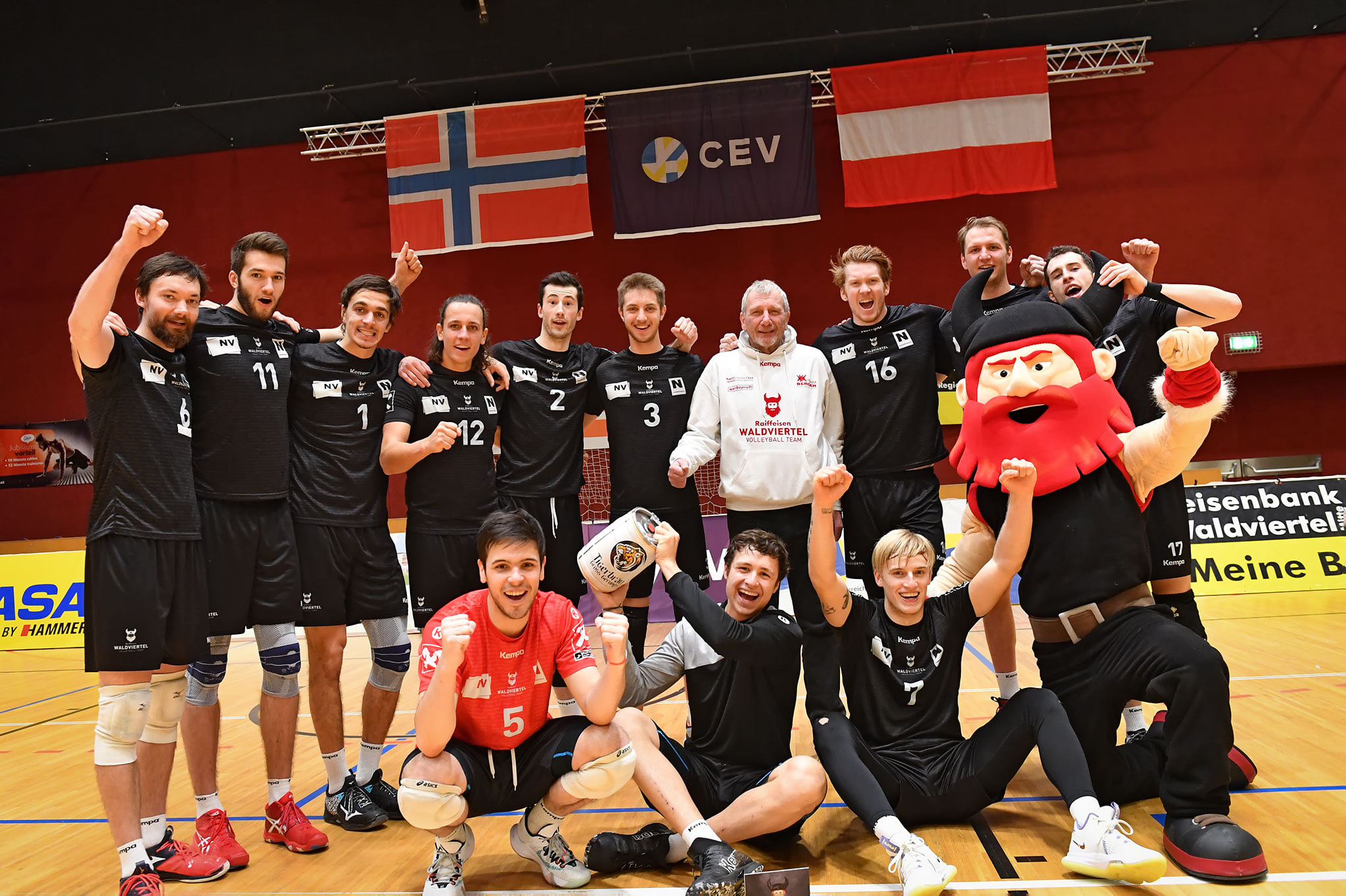 Solid Knašas hjalp laget sitt med å nå den åttende finalen i CEV Challenge Cup