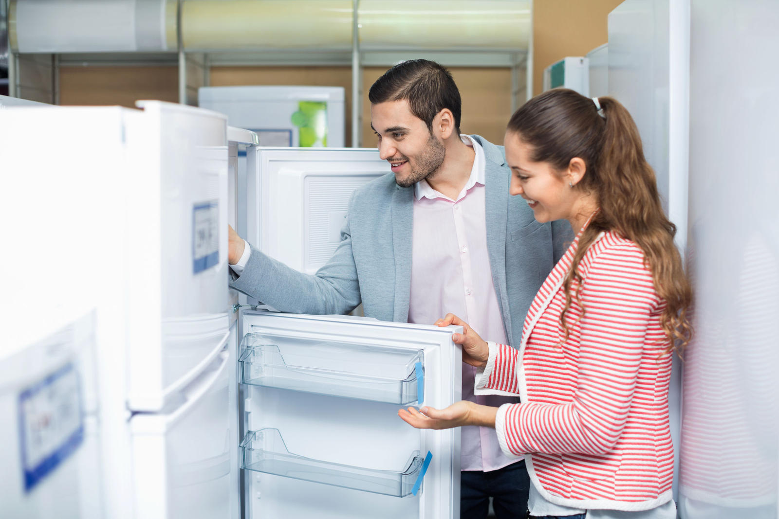Сток холодильника. Холодильник. Бытовой техники холодильник. Новый холодильник. Выбор холодильника.