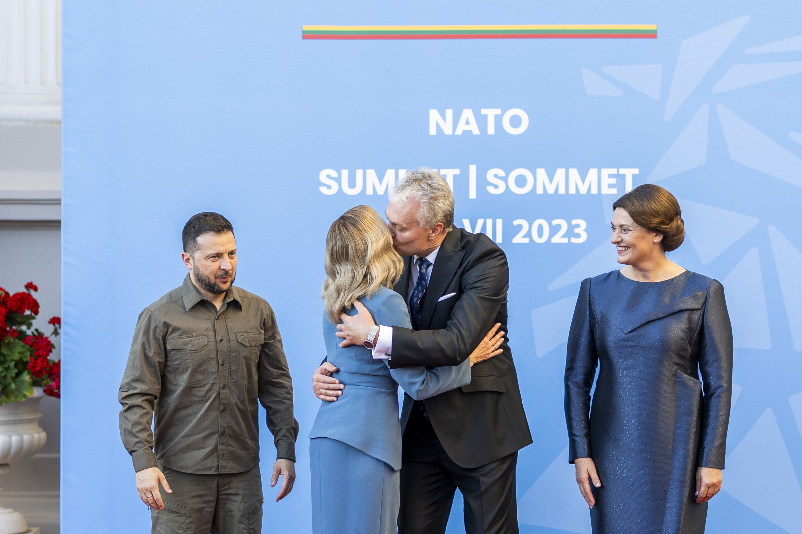 Wspomnienie wydarzenia NATO: Pozdrowienia polityków ujawniają wiele szczegółów