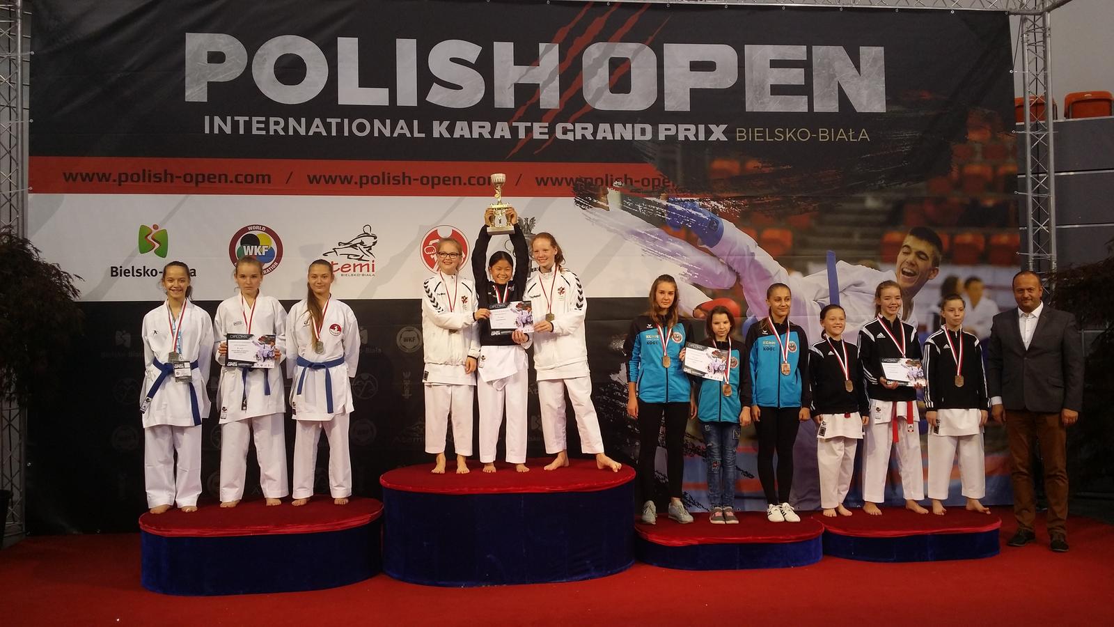 Medale dla młodych karateków w Lenkijoje skynė