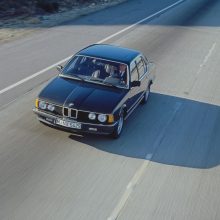 „BMW 7“ istorija: kaip evoliucionavo pirmasis sportiškas prabangus automobilis