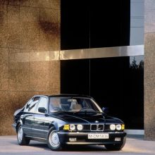 „BMW 7“ istorija: kaip evoliucionavo pirmasis sportiškas prabangus automobilis