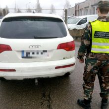 Vogtame „Audi Q7“ estas vežė maišą narkotikų