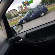 Judrioje sankryžoje – sunkvežimio ir „Ford“ avarija