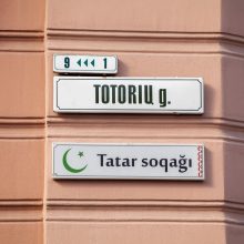 Nepaisant kritikos, Totorių gatvėje pakabinta lentelė totorių kalba