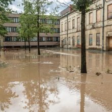 Dėl potvynio Laisvės alėjoje kaltas lietus ar „Autokausta“?