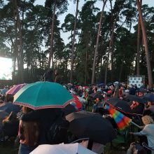 Bardų festivalis „Akacijų alėja“: lietus klausytojų neišgąsdino 
