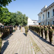 Istorinės Prezidentūros kiemelyje – leitenantų priesaika