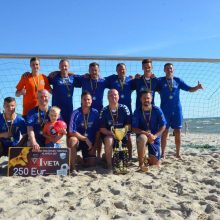 Paplūdimio futbolo turnyre mėgėjai galynėjosi su profesionalais