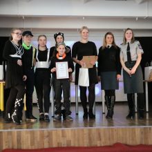 Apdovanoti ypatingų drabužių dizaineriais tapę Kauno moksleiviai