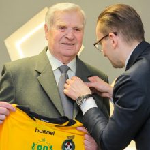 Lietuvos studentų futbolo lygos prezidentui ir jubiliatui P. Grigoniui – LFF ordinas