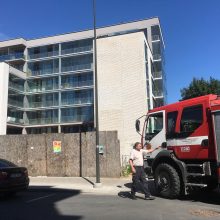 Į Kauno centrą skubėjo ugniagesiai – degė statybinės atliekos