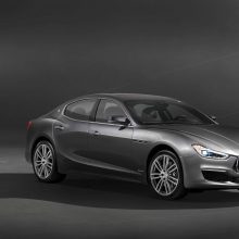 „Maserati“ pristatė dvi naujas „Ghibli“ versijas