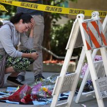 Kalifornijoje nukritus daugiabučio balkonui žuvo šeši studentai