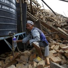 Siaubas Nepale: žemės drebėjimo aukų skaičius perkopė 3 300    