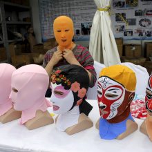 Kinijoje populiarėjanti apsauga nuo saulės – medžiaginė veido kaukė