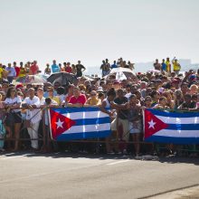 Virš JAV ambasados Kuboje pirmą kartą nuo 1961-ųjų iškelta Amerikos vėliava