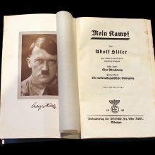 Vokietijoje į knygynus sugrįžta nuogąstavimus tebekurstanti A. Hitlerio „Mein Kampf“