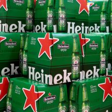 Vengrija siekia uždrausti alaus milžinės „komunistinę“ žvaigždę