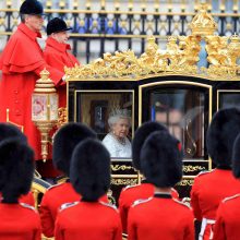 Pompastikos ir politikos sandūra: britų karalienė sakys metinę kalbą