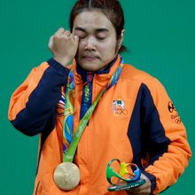 Olimpinių medalių dalybas pradėjo dopingo skandalų sukrėsti sunkiaatlečiai