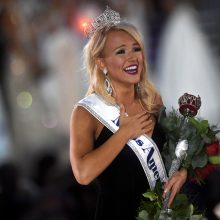 Naująja „Mis Amerika“ karūnuota gražuolė iš Arkanzaso